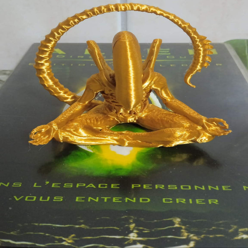Figurine Alien doré