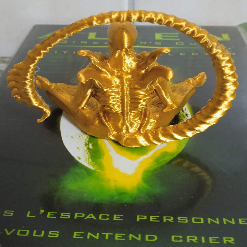 Figurine Alien doré